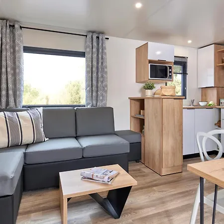 Du De A 15' Du Puydufou プゾージュ