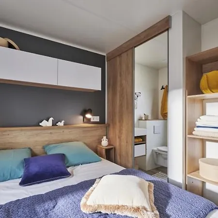 Du De A 15' Du Puydufou プゾージュ